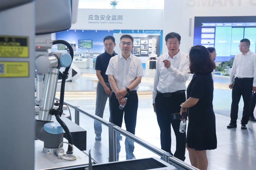 通用技术机床公司领导一行赴海克斯康调研交流