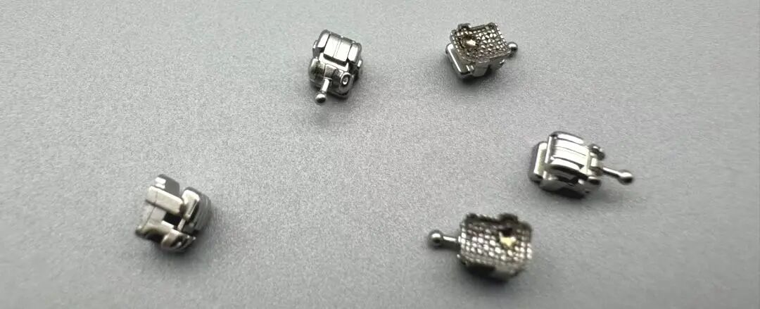 微米级微笑背后的精密力量 | 东莞诺镘医疗的正畸托槽智造