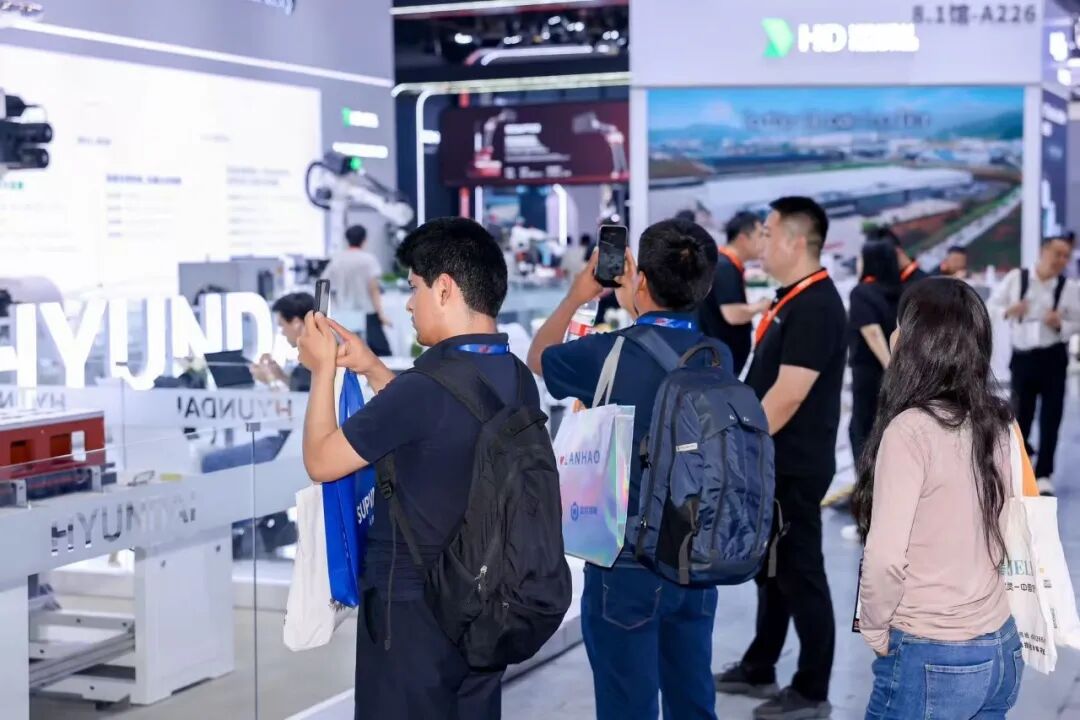 中场不降温——HD现代机器人展位持续引爆观展热潮
