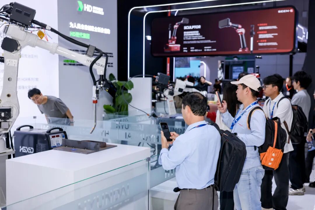 中场不降温——HD现代机器人展位持续引爆观展热潮